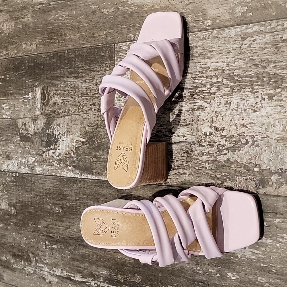 Size 7 lilac sandal